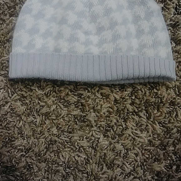 #657 New Arrival 🧤Baby luxuries baby hat. Size:6-12 m - Picture 4 of 6